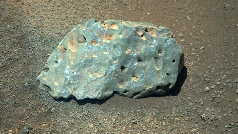 Mars'ta bilim insanlarının tanımlayamadığı tuhaf bir kaya bulundu