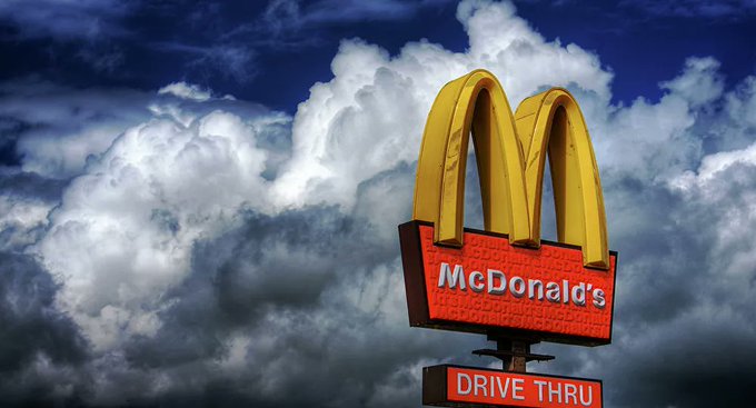 'McDonald's reklamı görünce orucumu bozdum' diyen kadın davacı oldu
