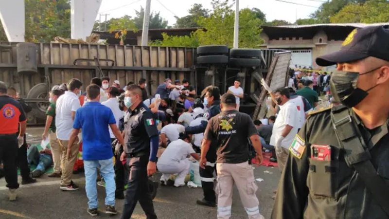 Meksika'da kamyon devrildi: 53 ölü, 50 yaralı