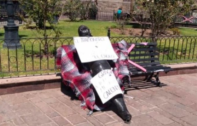 Meksikalı kartel liderinin cesedi şehir meydanındaki parkta bulundu
