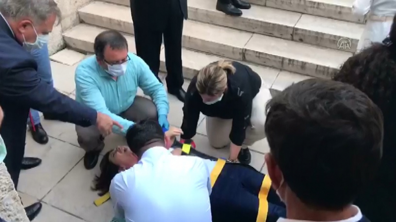 Meral Danış Beştaş, mecliste merdivenlerden düştü