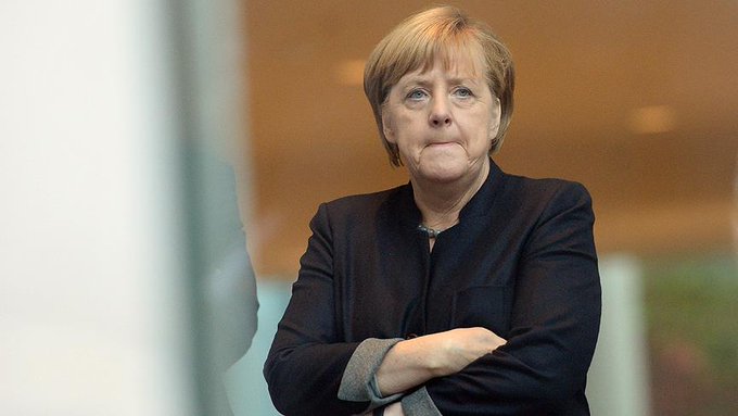 Merkel, alışveriş yaparken cüzdanını çaldırdı