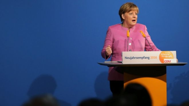 Merkel'den suça karışan göçmenlere sınır dışı önergesi!