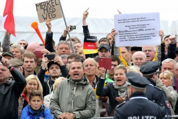 Merkel'e Pegida protestosu!