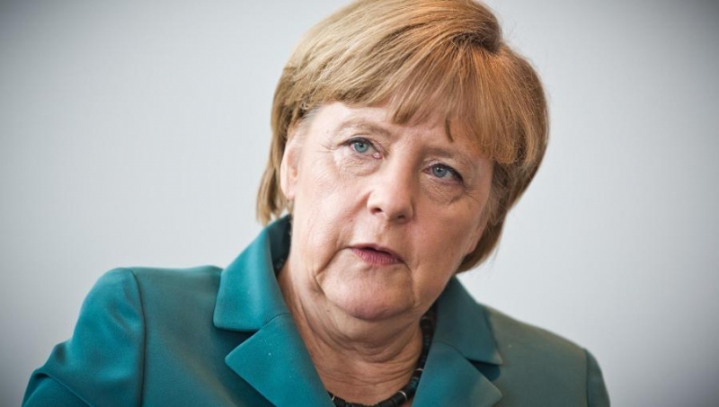 Merkel'in seçim bürosuna domuz kafası bırakıldı!