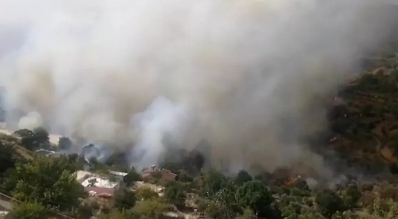 Mersin Anamur'da çıkan yangın nedeniyle 50 hane boşaltıldı