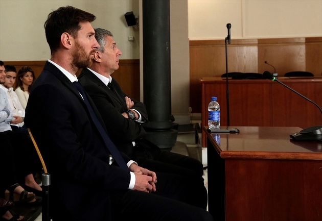 Messi'ye ve babasına 21 ay hapis cezası!