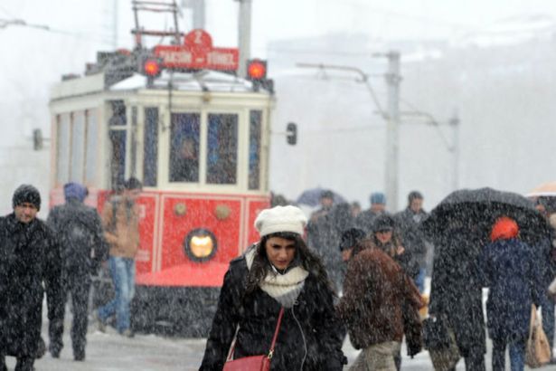 Meteoroloji İstanbul'da kar yağışı için saat verdi