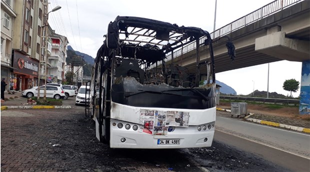Metro Turizm otobüsü yine yandı, logolar gazeteyle kapatıldı
