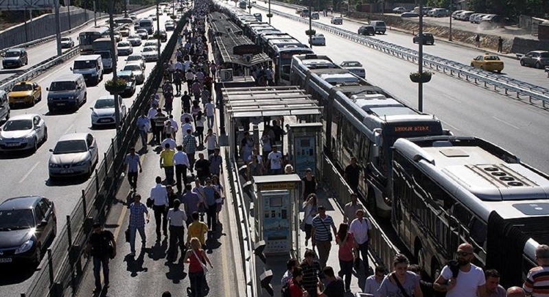 Metrobüse binenlerin yüzde 81’i metrobüse binmek istemiyor