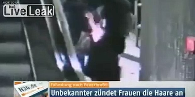Metroda bekleyen bir kadının saçları ateşe verildi!