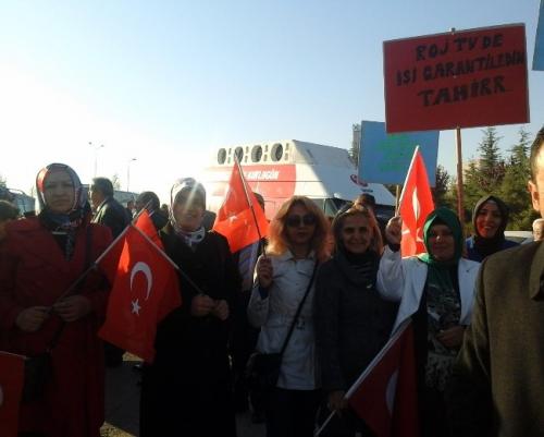 MHP'liler Beyaz Tv sunucusunu protesto etti!