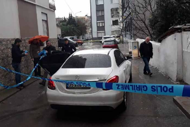 MHP Urla İlçe Başkanı İsmail Taşoku, İzmir'in Buca ilçesinde uğradığı silahlı saldırıda ağır yaralandı