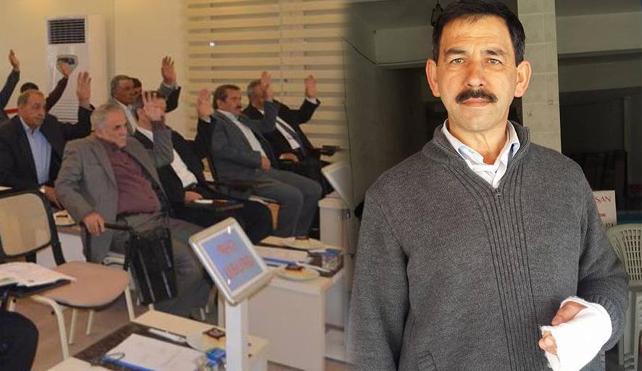 MHP'liler AKP'nin adayına oy verdi, arbedede meclis üyesinin parmağı kırıldı