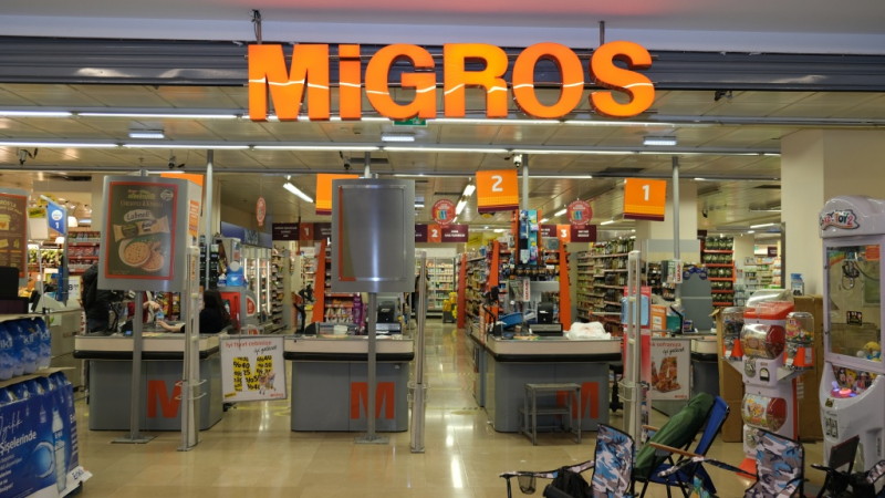 Migros alışveriş yapmaya gelen müşterisini kovdu