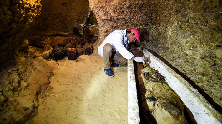 Mısır'da arkeologlar tarafından mumyalı 30 tabut bulundu