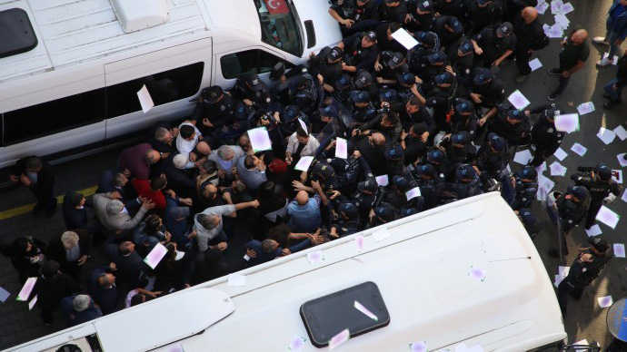 Mitingleri yasaklanan HDP'lilere polis müdahalesi 