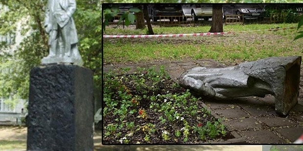 Moskova'da Lenin heykeline saldırı!