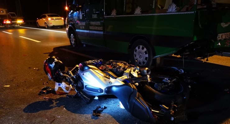 Motosiklet cenaze nakleden kalabalığın arasına daldı: Beş yaralı