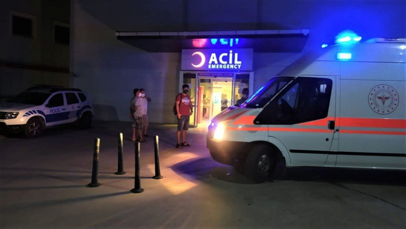 Muğla'da kafe önünde oturanlara otomobil çarptı: 1 ölü, 4 yaralı