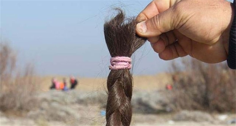 Mülteciler bota ağırlık yapmasın diye saçlarını kesti!