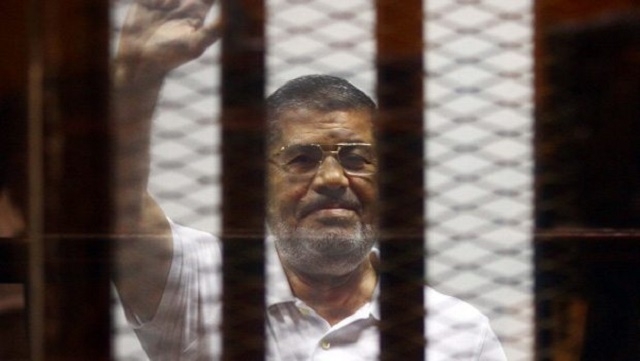Mursi'ye bir hapis, bir idam!