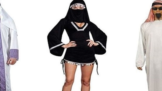 Müslümanlar burkalı cadılar bayramı kostümüne tepki gösterdi!