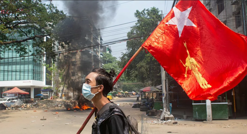Myanmar'da darbe: Polis karakolu ateşe verildi