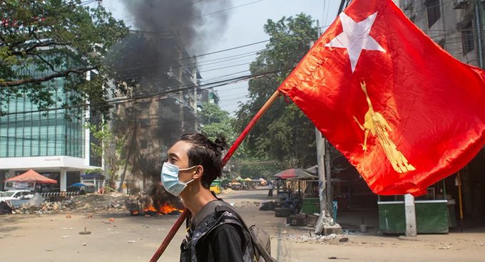Myanmar'da protestocular askerlere saldırdı: 4 asker hayatını kaybetti