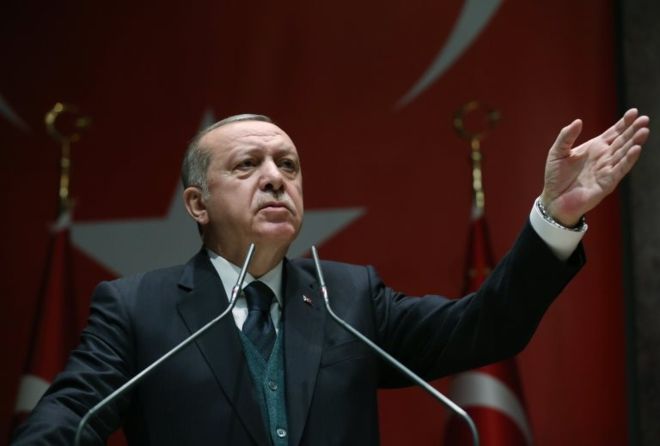 New York Times: Erdoğan, vaazlar ve yüksek sesli hakaretlerle Türkiye'yi büyülüyor