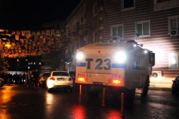 Öcalan için açlık grevi yapılan HDP binasına baskın: 49 gözaltı