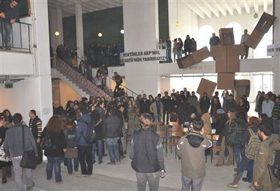 Öğrenciler AKP'li bakanı ODTÜ'ye almadı!