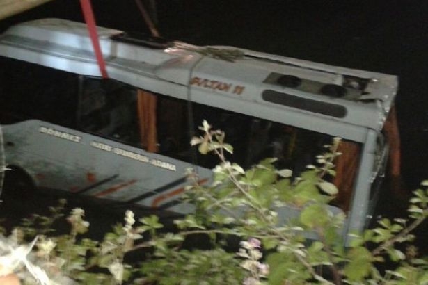 Öğrencileri taşıyan otobüs devrildi: 7 öğrenci yaşamını yitirdi...