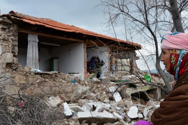 Okullara deprem tatili 