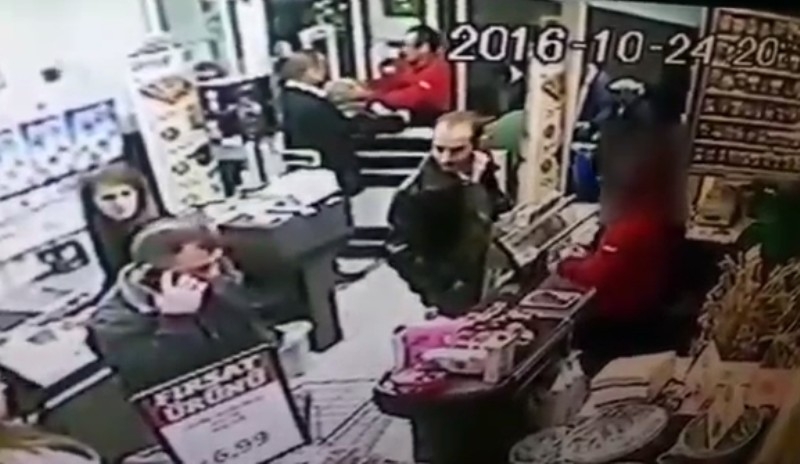 Onur Market’te kadın çalışana saldırı! Market yetkilileri seyretti… 