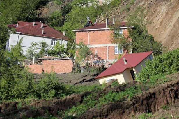 Ordu'da heyelan: 15 ev çöktü, mahalle tahliye edildi
