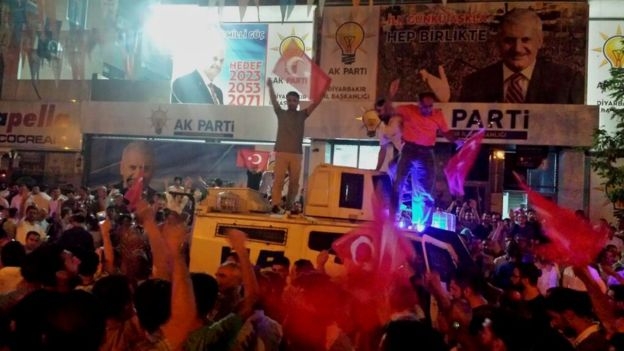 Özdil: Demokrasiyi değil, Erdoğan'ı korumak için sokaklara çıkıldı!