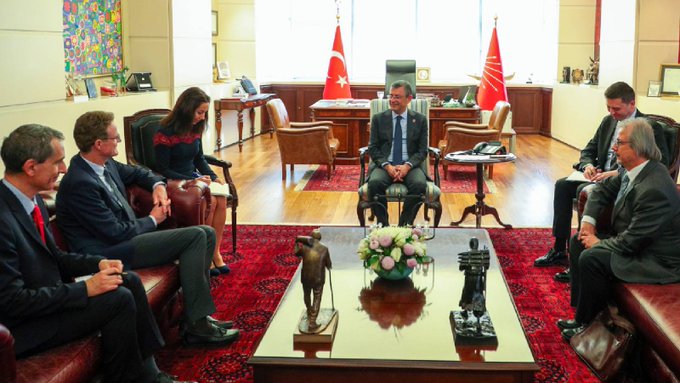 Özgür Özel, AB Türkiye Delegasyonu Başkanı Landrut'u kabul etti