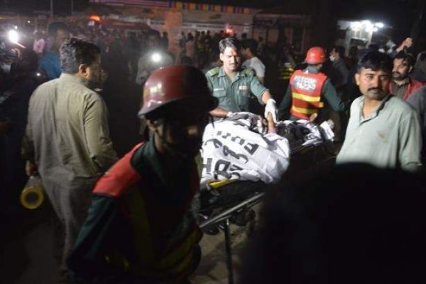 Pakistan'da bombalı saldırı: 30 ölü
