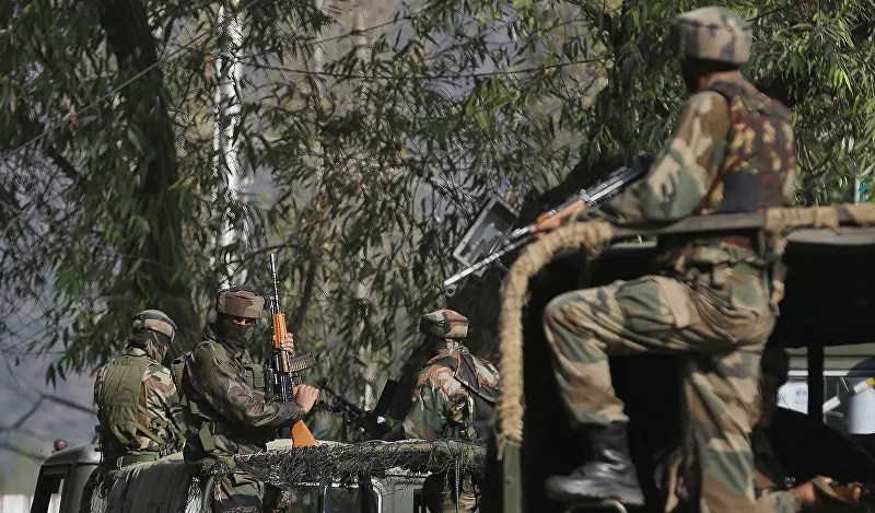 Pakistan'da patlama 6 asker öldü