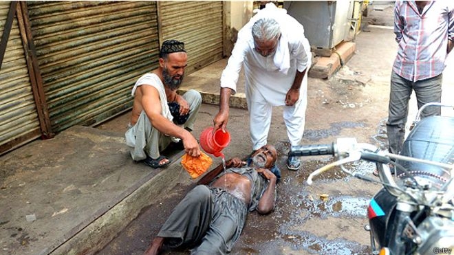Pakistan'da sıcaklar nedeniyle 700 kişi yaşamını yitirdi!