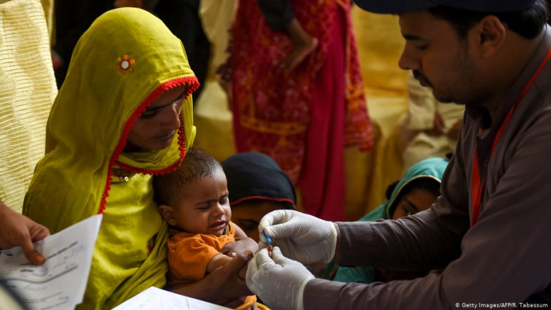Pakistan'da yüzlerce çocuğa HIV virüsü bulaştı