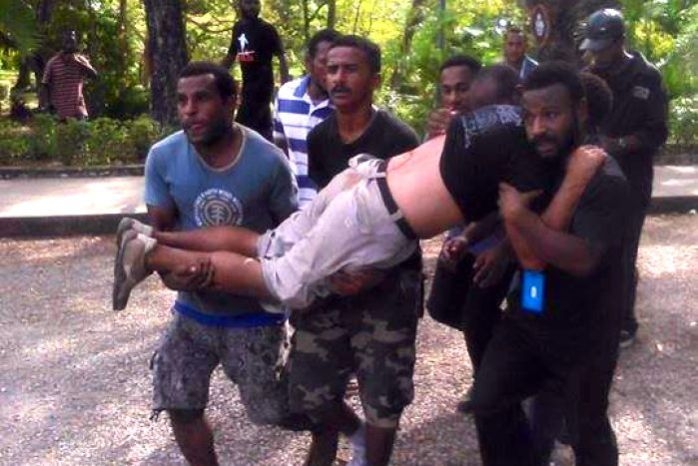 Papua Yeni Gine'de 4 öğrenci öldürüldü, hükümet binaları ateşe verildi!