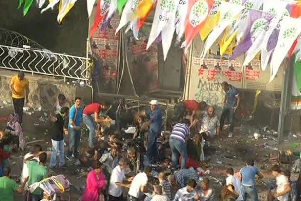 Patlamadan kaçan HDP'lilere gaz bombası!