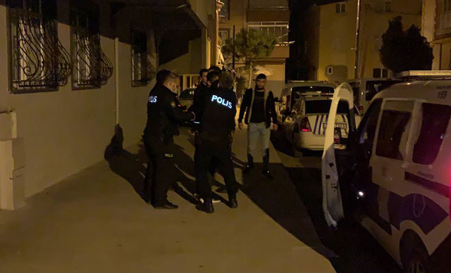 Pendik'te polislere camdan uyuşturucu madde fırlatıldı 