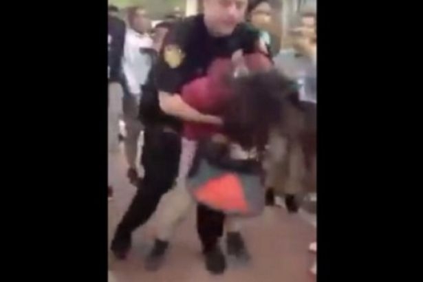 Polis 12 yaşındaki kızı betona çarptı!