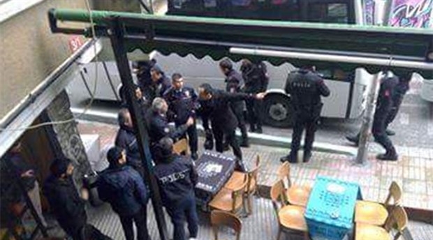 Polis, çay vermeyen Kadıköy 26A Cafe'yi kuşattı