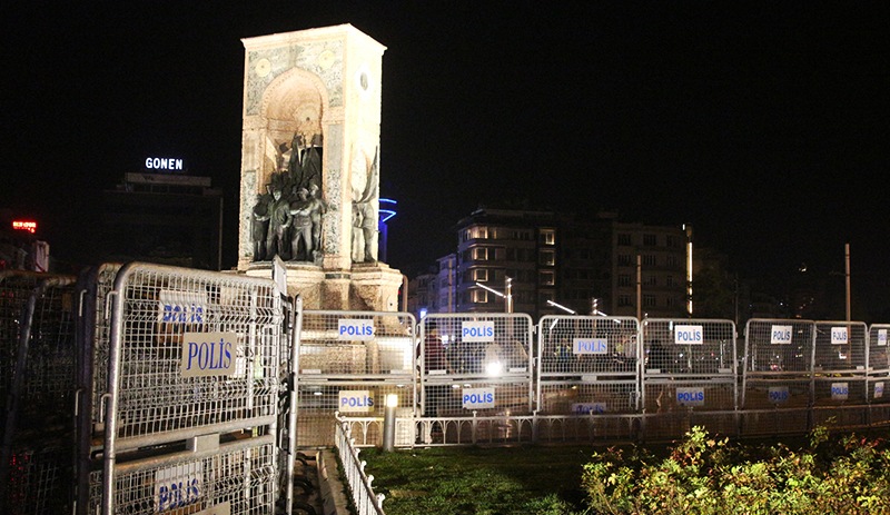 Polis Taksim'i kuşattı