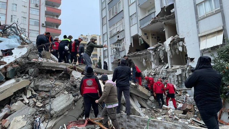 Prof. Ahmet Ercan: Yaklaşık 215 bin kişi göçük altında olabilir