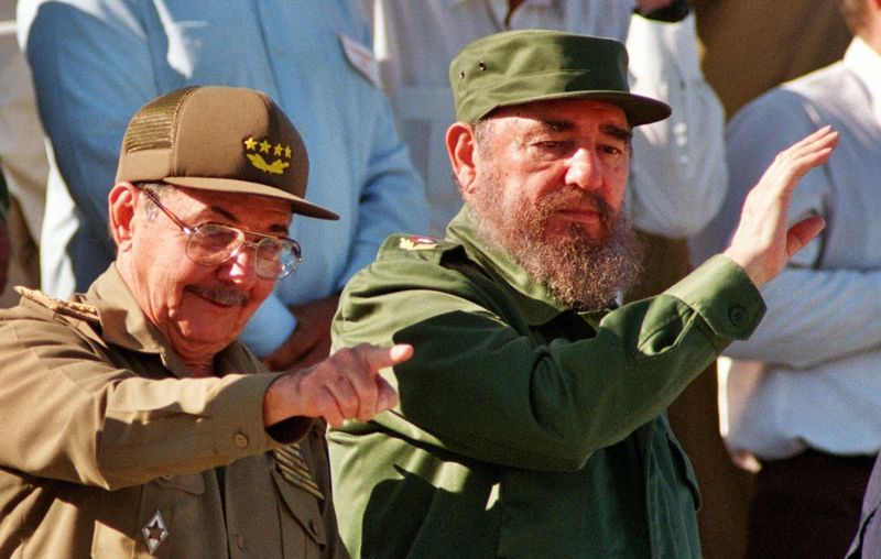 Raúl Castro görevi bırakıyor